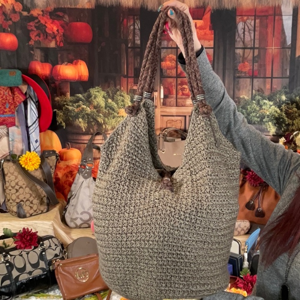 SakRoots Bucket Tote